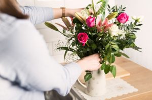 Cómo cuidar una rosa cortada para que te dure mucho tiempo