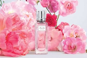¿Cómo hacer un perfume con pétalos de rosa?